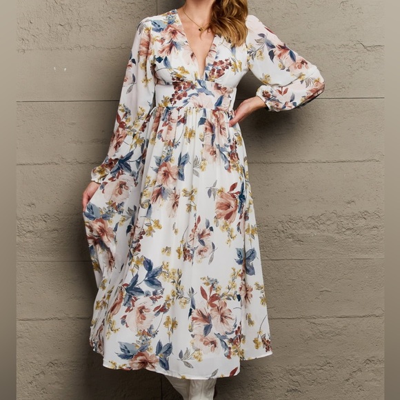 NEW HYFVE OnTheLand Good Day Chiffon Floral Print Long Sleeve Maxi Dress - Picture 2 of 5